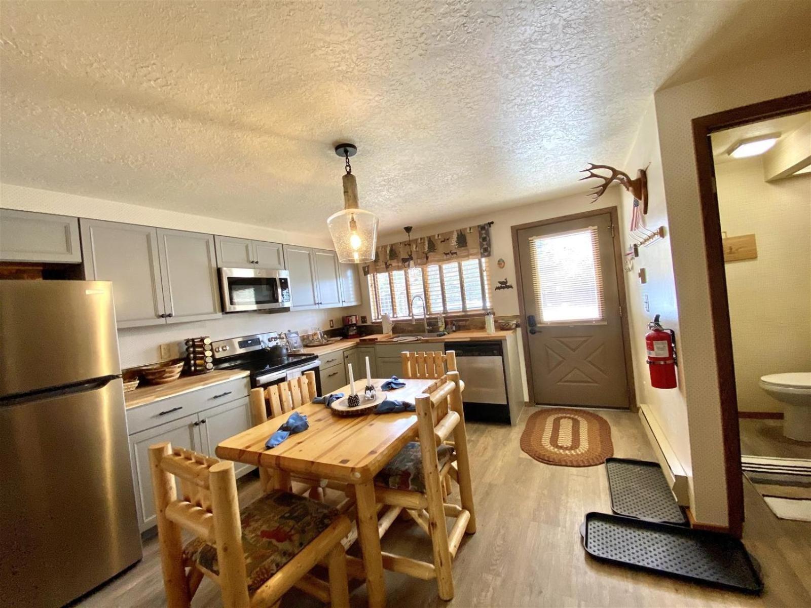 Hook And Antler Villa Уест Йелоустоун Екстериор снимка